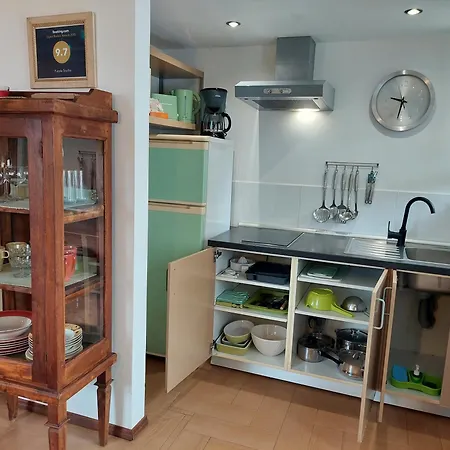 Purple Studio Apartment *