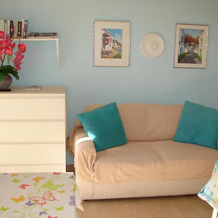 Purple Studio Apartment